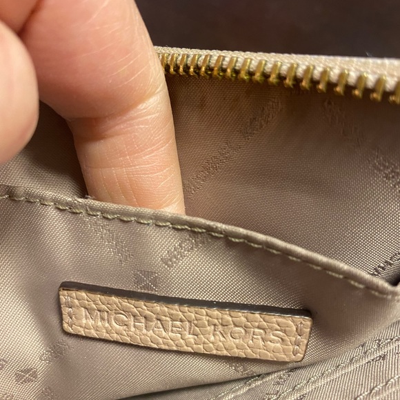 Michael Kors Jet Set Light Pink Large Clutch Wristlet - Picture 8 of 9